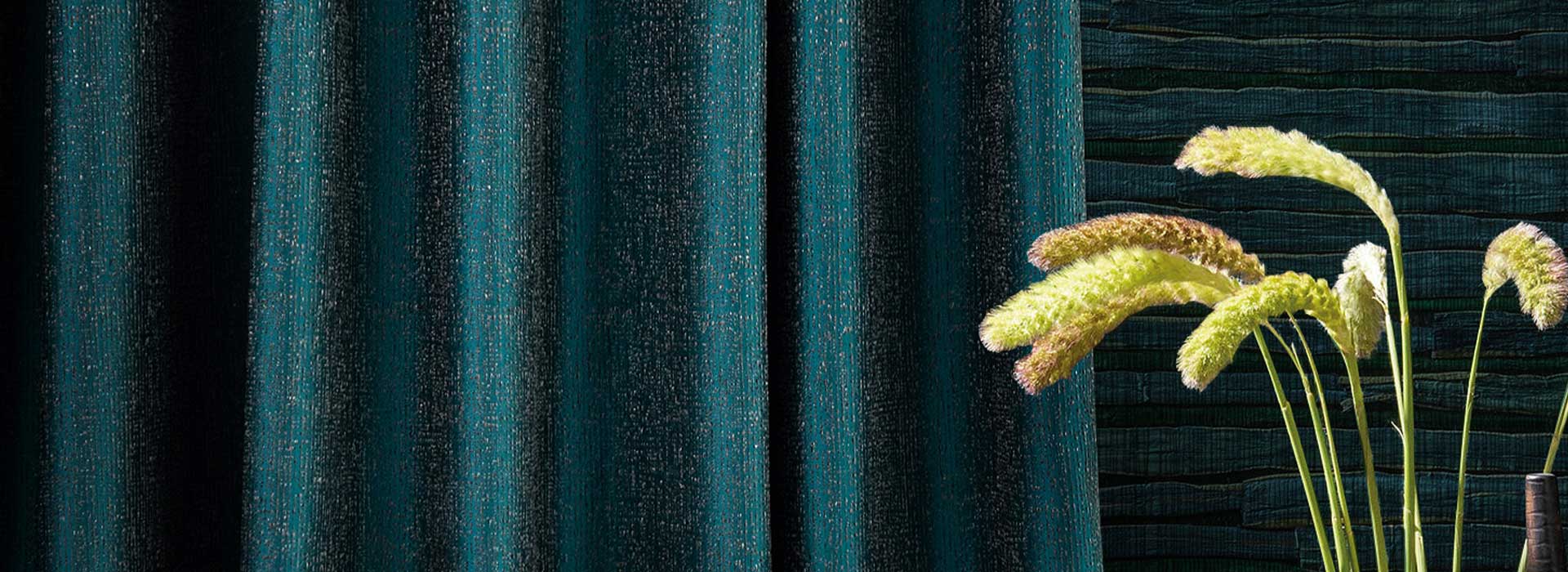 <span style="color:#FFF;">METALLIC CURTAINS</span>