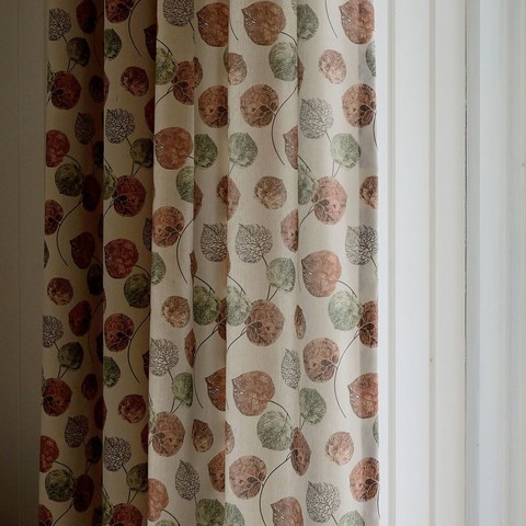 brown leaf curtain